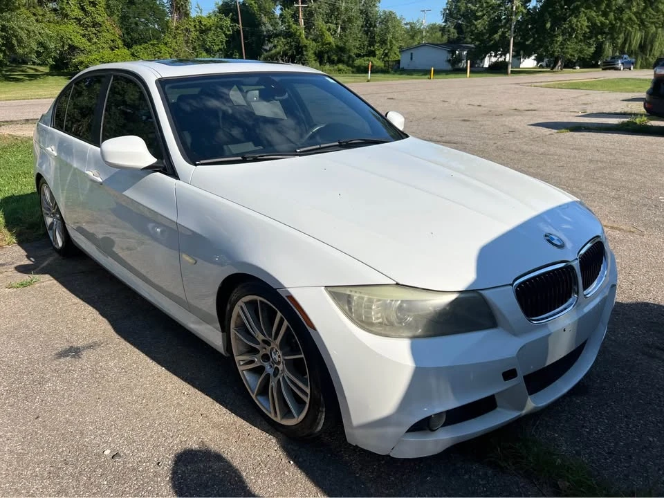 2011 BMW E90 3 Series Sedan - Image 2 of 5