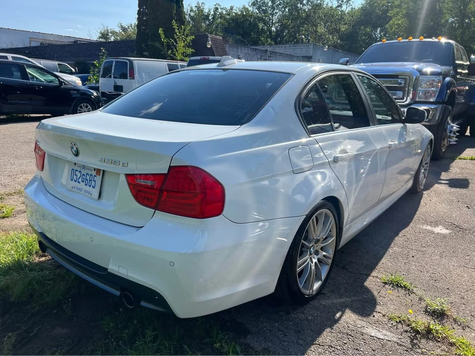 2011 BMW E90 3 Series Sedan - Image 4 of 5