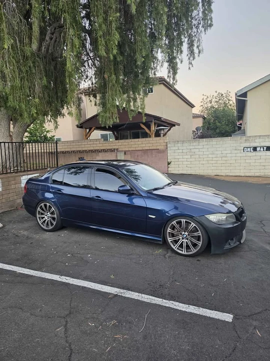 2011 BMW E90 3 Series Sedan - Image 3 of 4