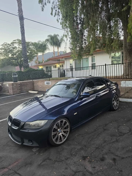 2011 BMW E90 3 Series Sedan - Image 4 of 4