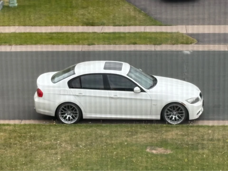 2011 BMW E90 3 Series Sedan - Image 5 of 16