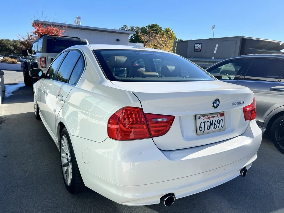 2011 BMW E90 3 Series Sedan - Image 3 of 4