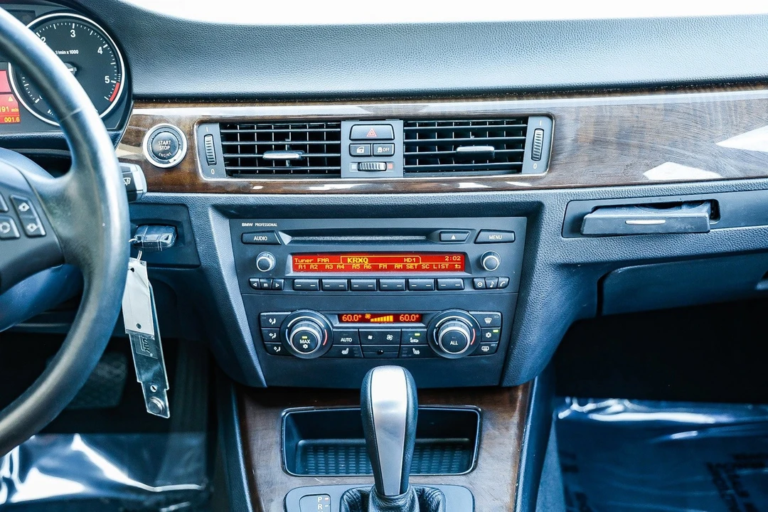 2011 BMW E90 3 Series Sedan - Image 11 of 12