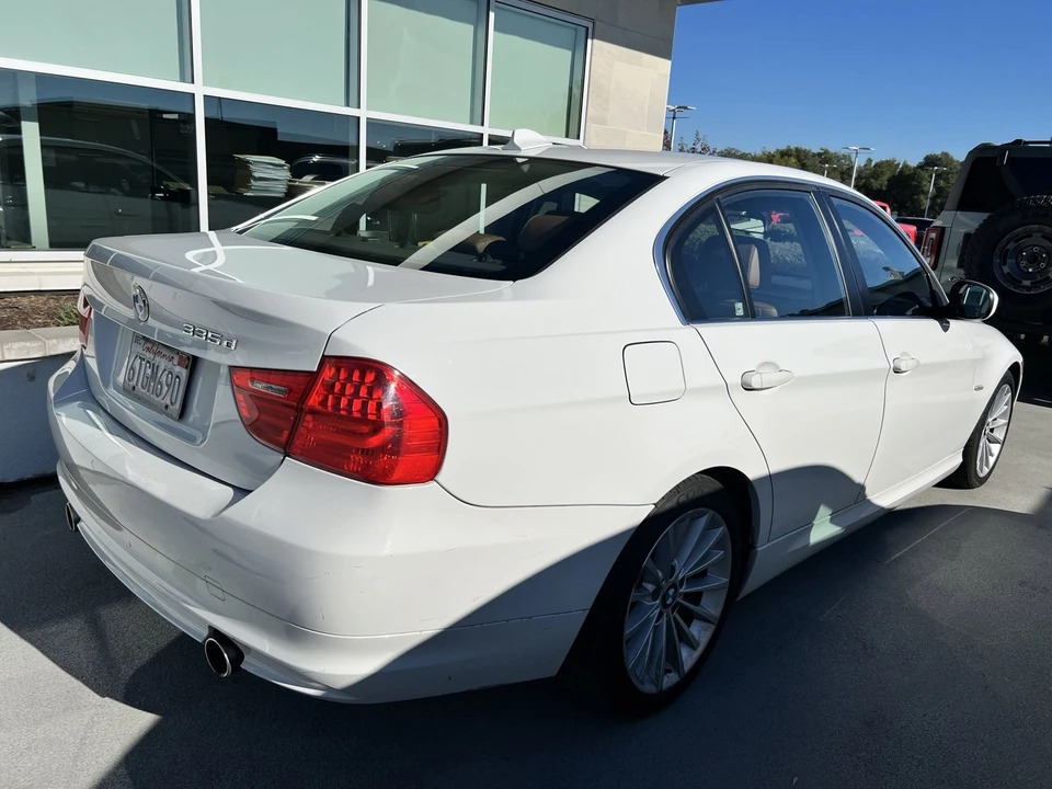 2011 BMW E90 3 Series Sedan - Image 4 of 4