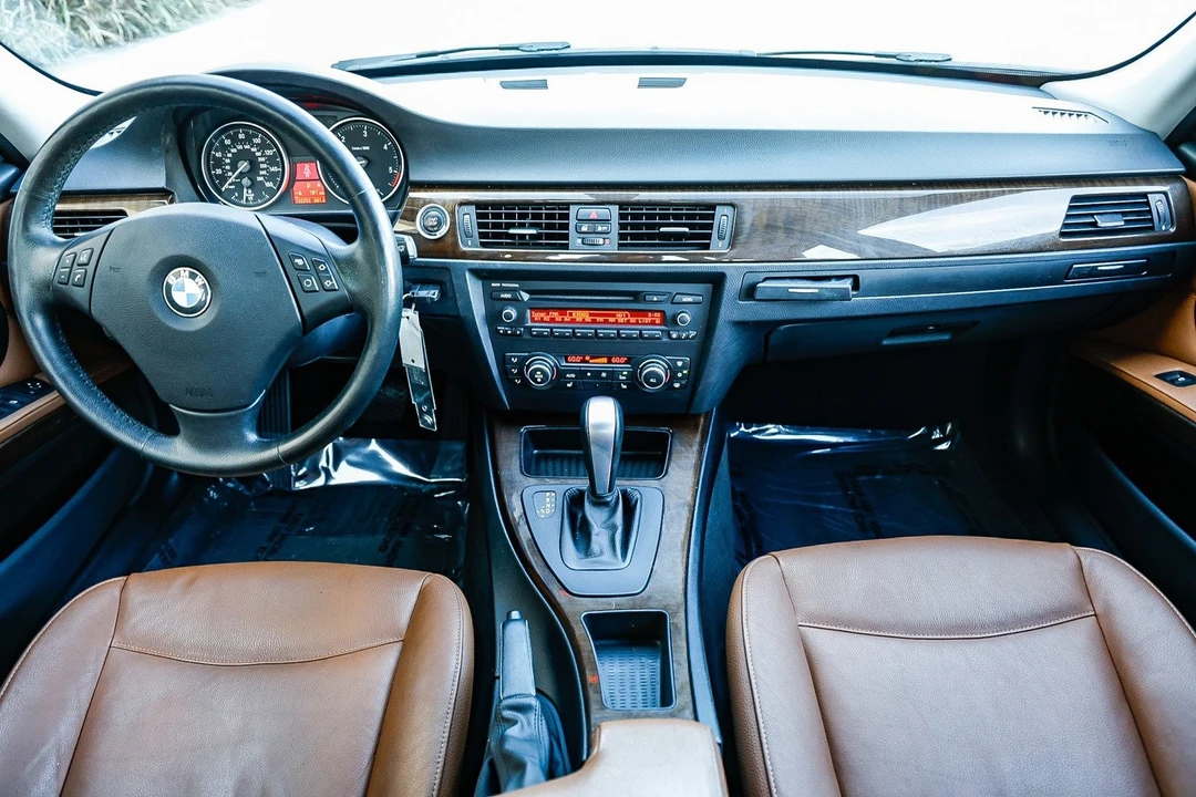 2011 BMW E90 3 Series Sedan - Image 10 of 12