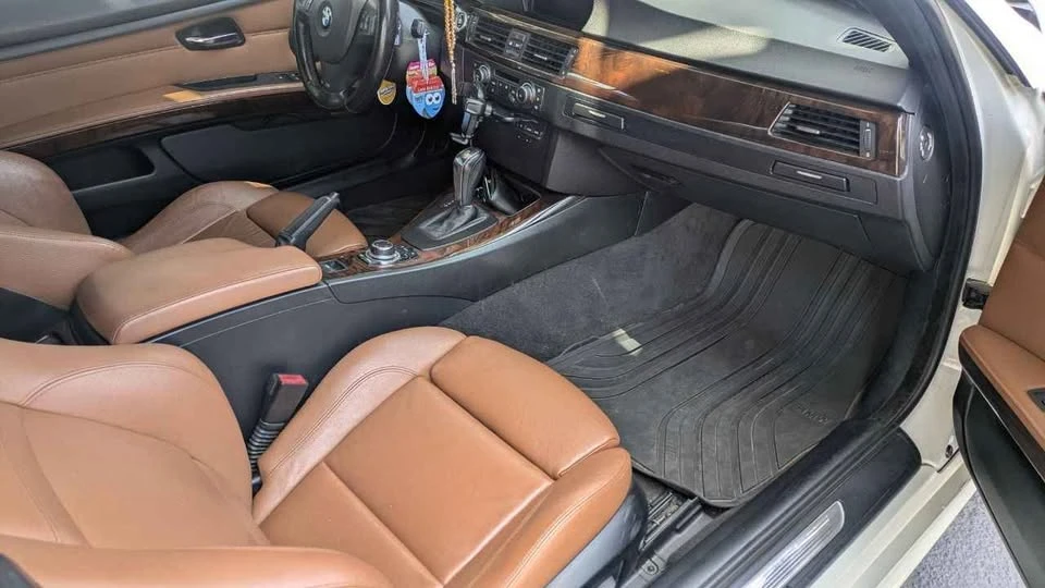 2011 BMW E93 335i Convertible - Image 15 of 17