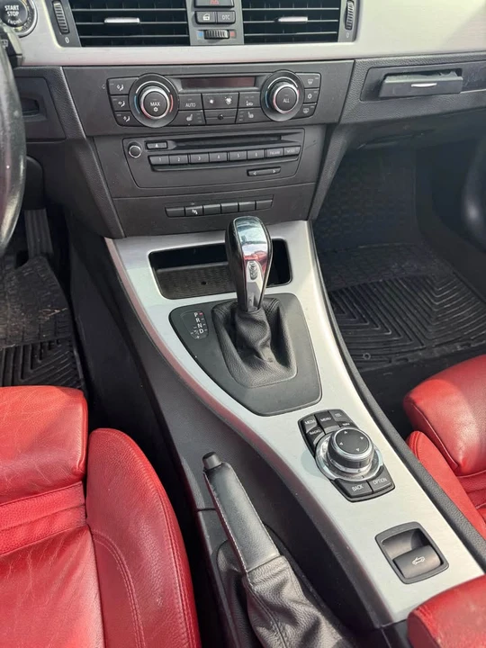 2011 BMW E93 335i Convertible - Image 11 of 14