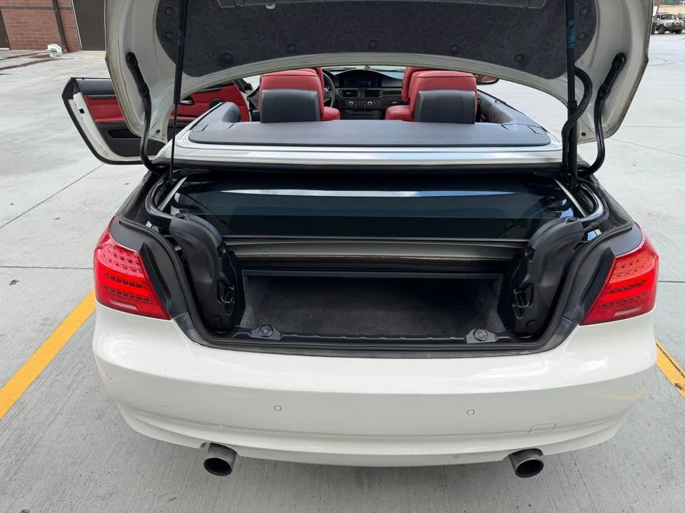2011 BMW E93 335i Convertible - Image 12 of 13