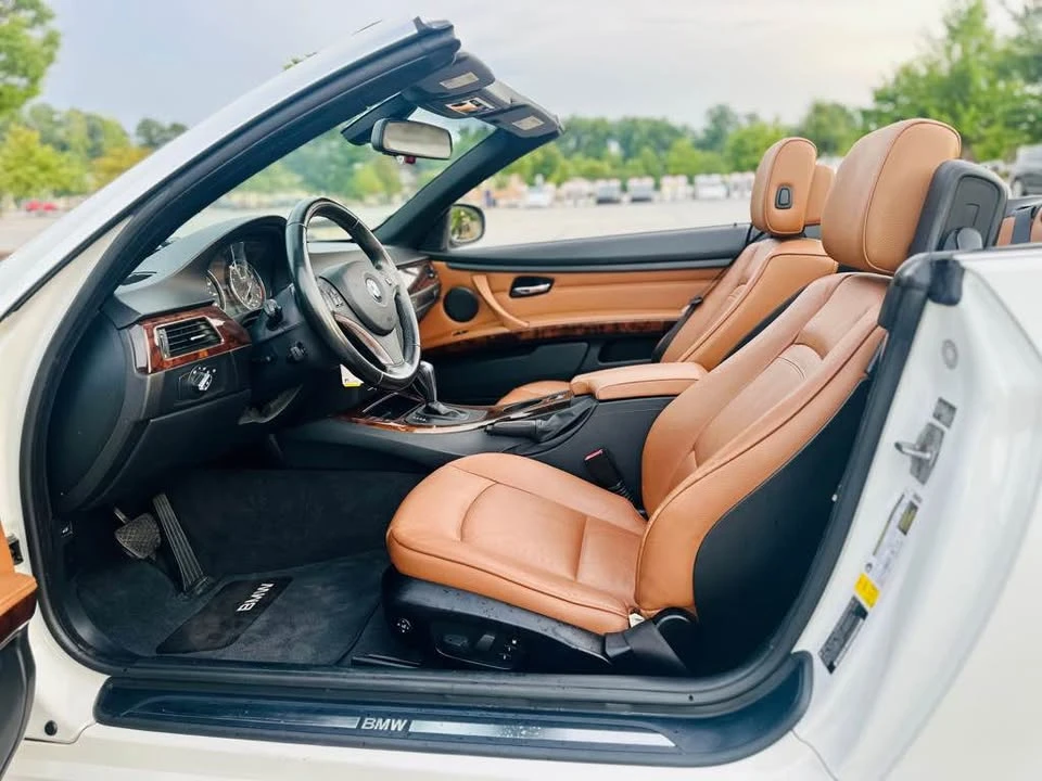 2011 BMW E93 335i Convertible - Image 10 of 20