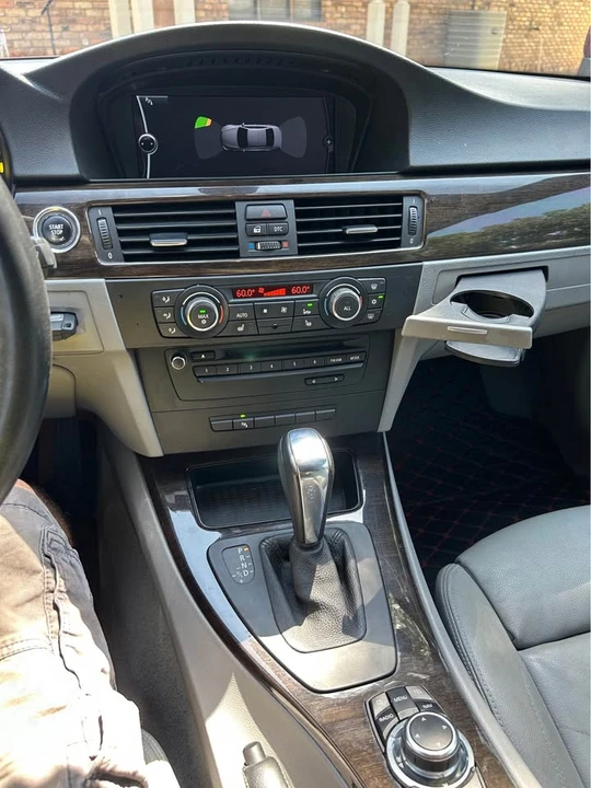 2011 BMW E93 335i Convertible - Image 10 of 14