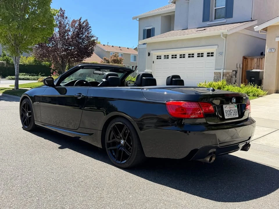 2011 BMW E93 335i Convertible - Image 9 of 9
