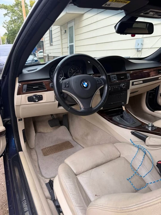 2011 BMW E93 335i Convertible - Image 3 of 8