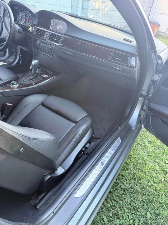 2011 BMW E93 335i Convertible - Image 5 of 12