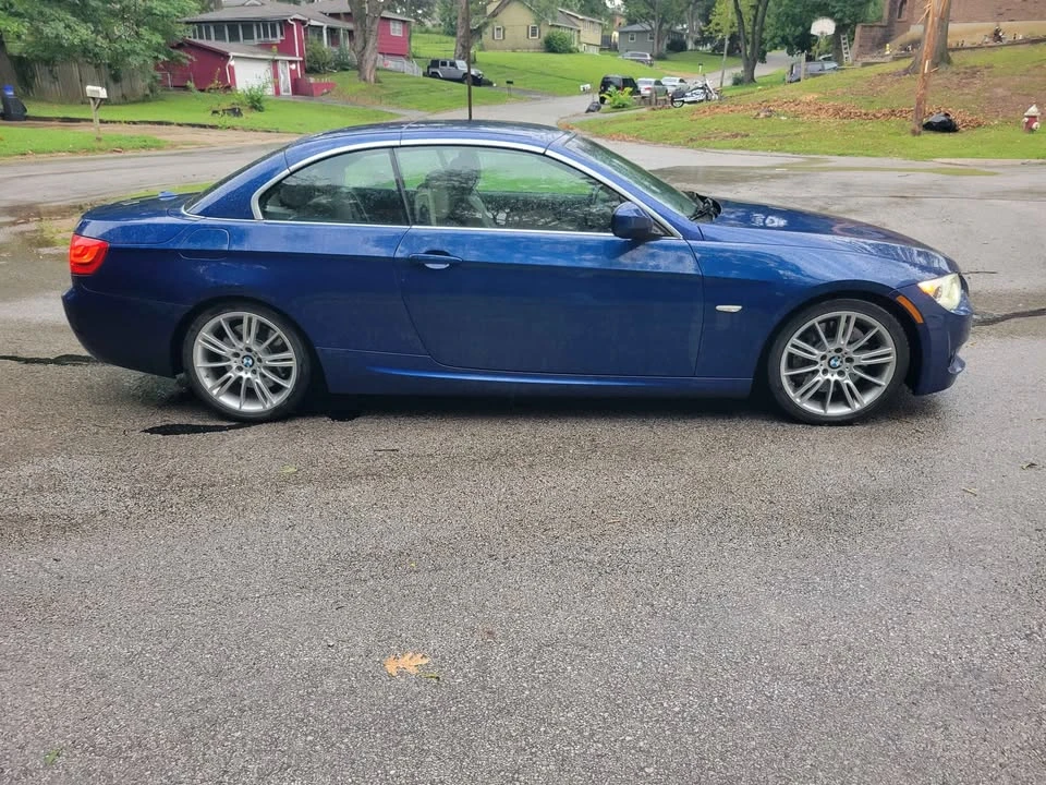 2011 BMW E93 335i Convertible - Image 3 of 7