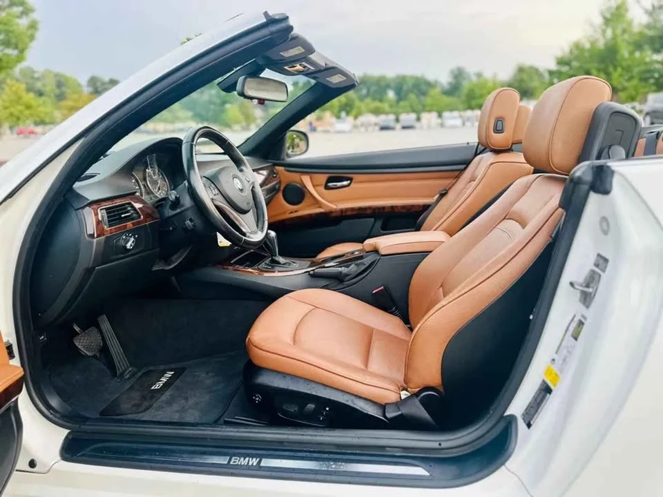 2011 BMW E93 335i Convertible - Image 9 of 18