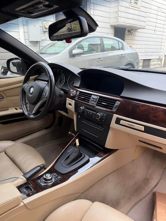 2011 BMW E93 335i Convertible - Image 2 of 8
