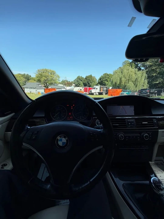 2011 BMW E93 335i Convertible - Image 17 of 20