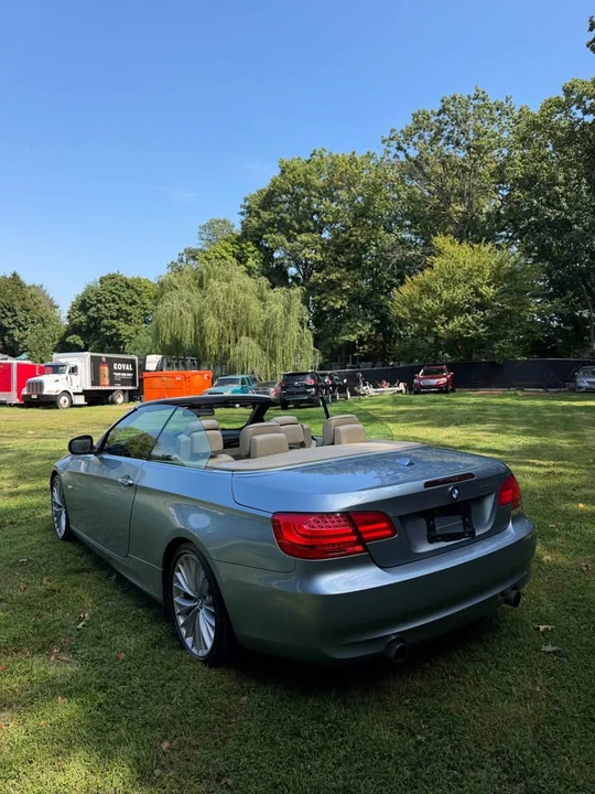 2011 BMW E93 335i Convertible - Image 10 of 20