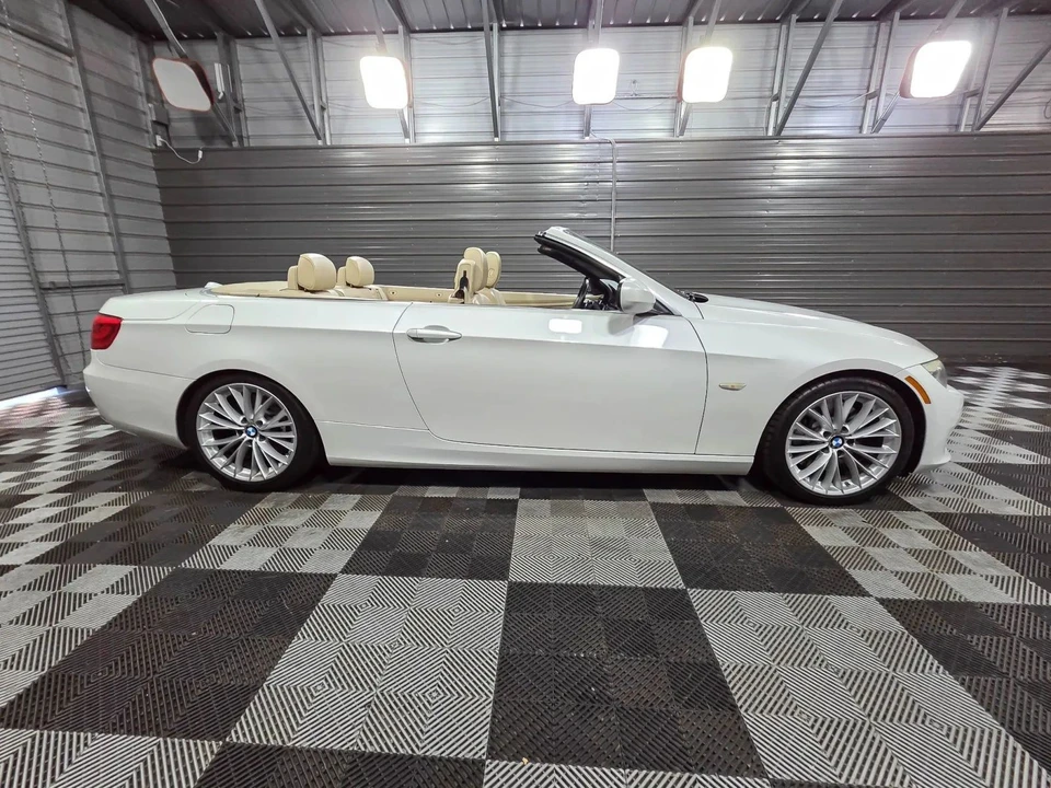 2011 BMW E93 335i Convertible - Image 10 of 12