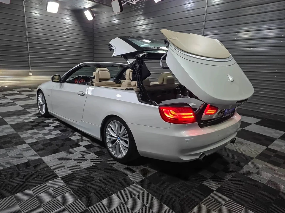 2011 BMW E93 335i Convertible - Image 11 of 12