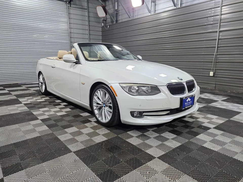 2011 BMW E93 335i Convertible - Image 5 of 12