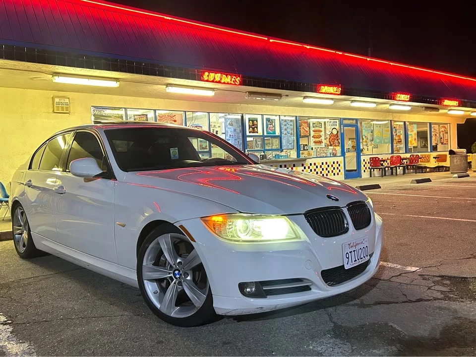 2011 BMW E90 335i Sedan - Image 4 of 4