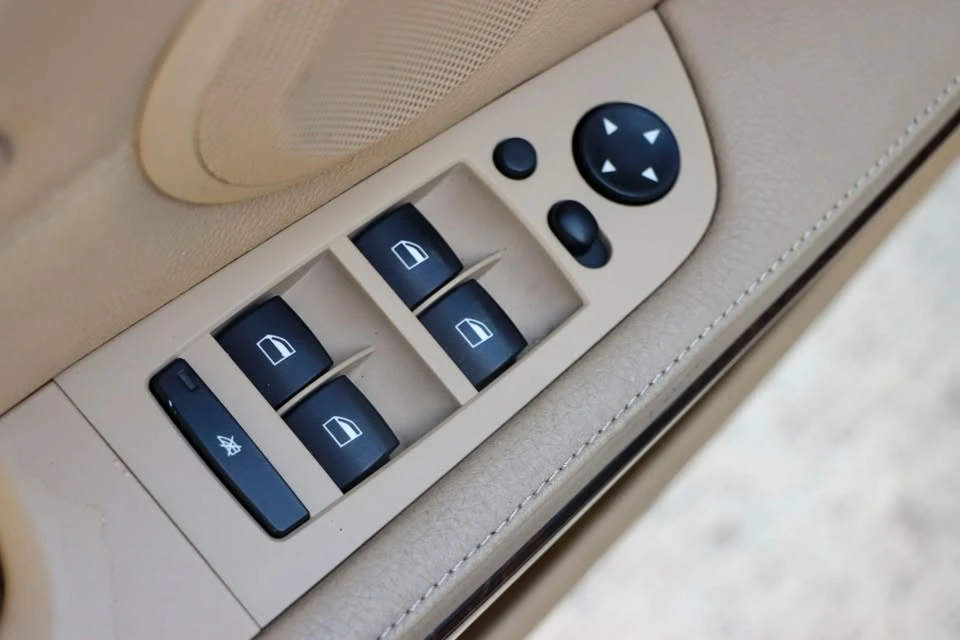 2011 BMW E90 335i Sedan - Image 14 of 20