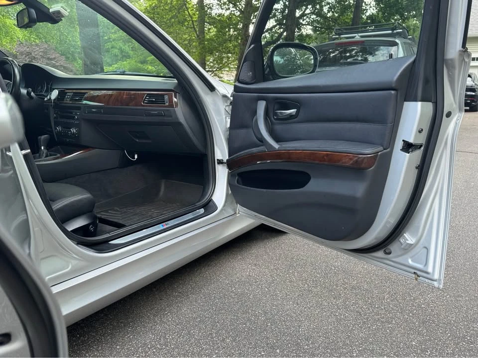 2011 BMW E90 335i Sedan - Image 10 of 20