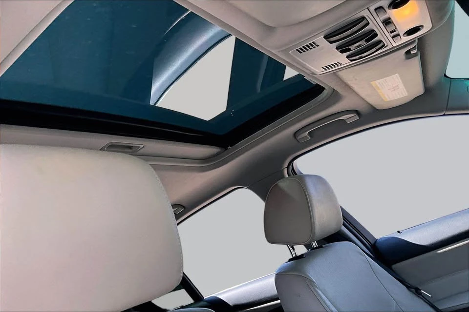 2011 BMW E90 335i Sedan - Image 5 of 6