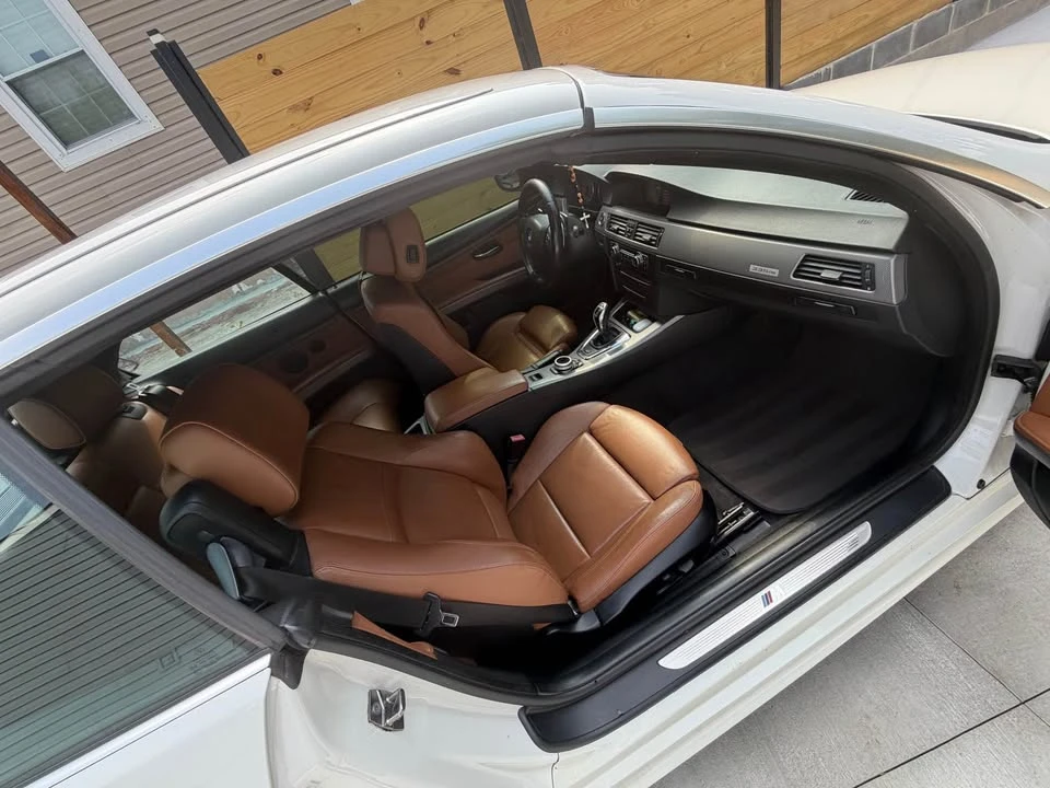 2011 BMW E93 335i Convertible - Image 6 of 10