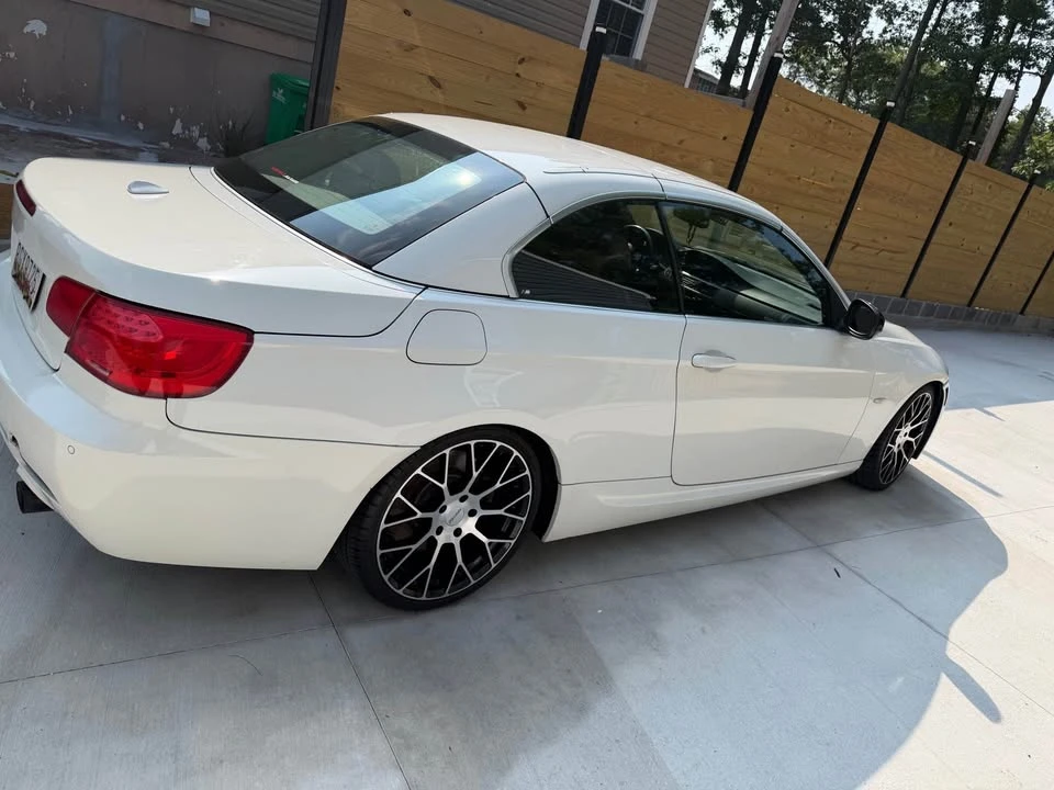2011 BMW E93 335i Convertible - Image 2 of 10