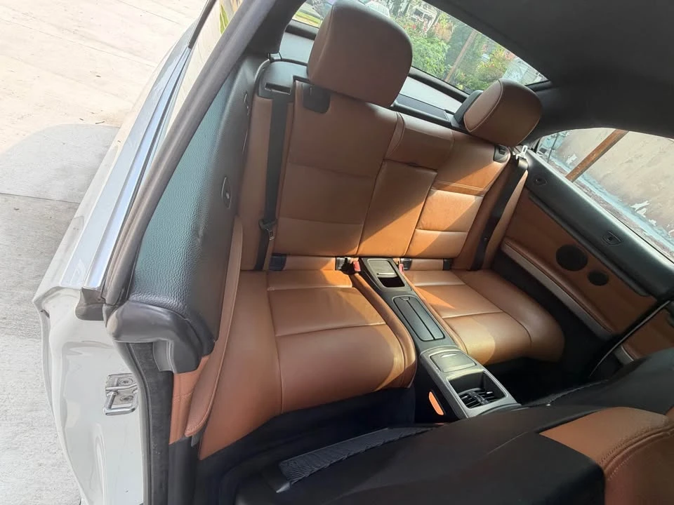 2011 BMW E93 335i Convertible - Image 9 of 10
