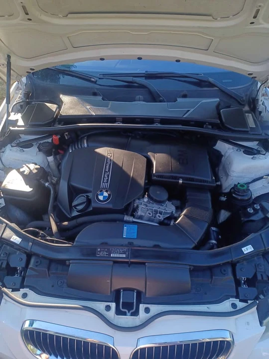 2011 BMW E93 335i Convertible - Image 5 of 6