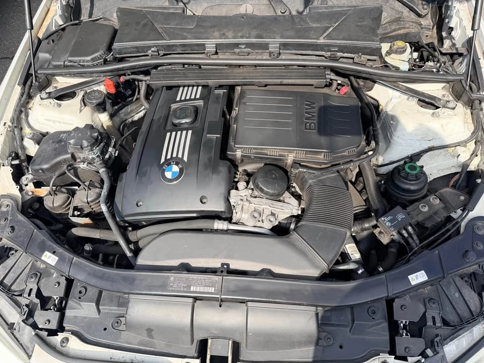 2011 BMW E93 335i Convertible - Image 10 of 18