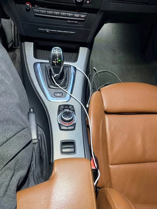 2011 BMW E93 335i Convertible - Image 13 of 18