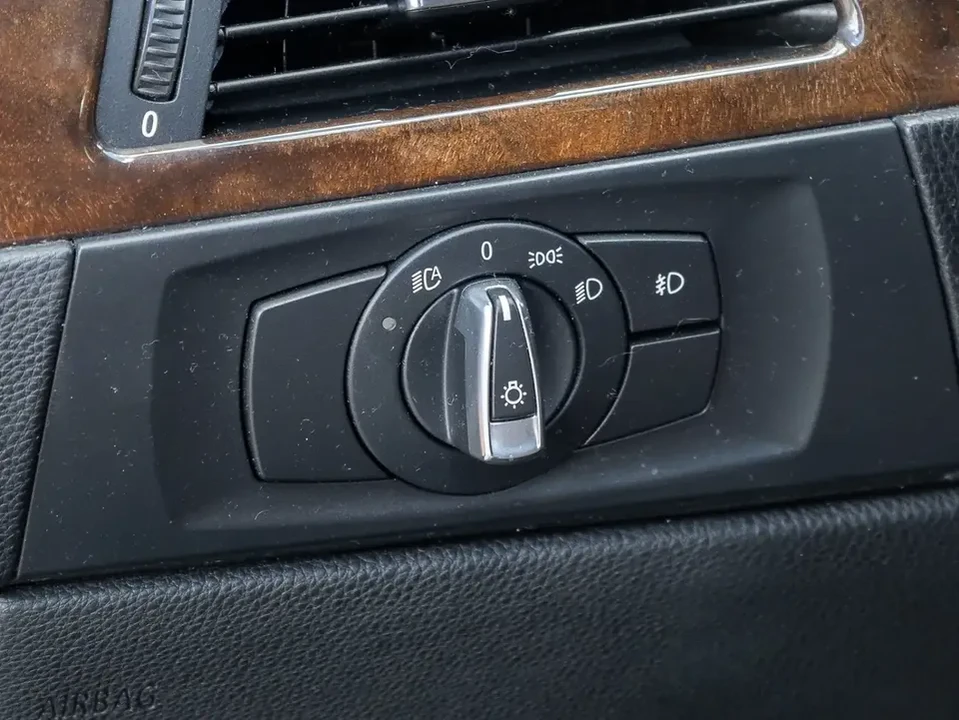 2011 BMW E93 3 Series Convertible - Image 17 of 20