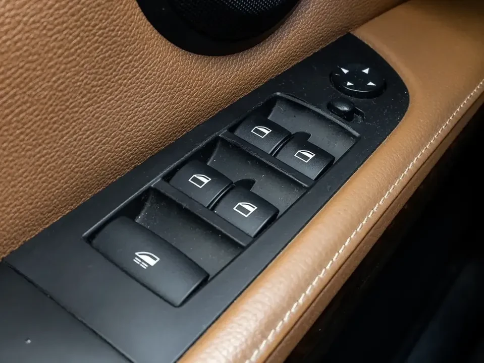 2011 BMW E93 3 Series Convertible - Image 16 of 20