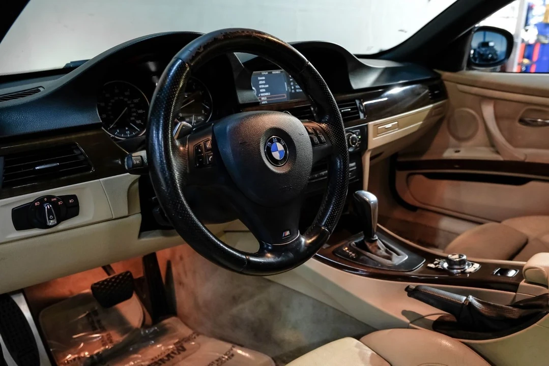 2011 BMW E93 3 Series Convertible - Image 3 of 12