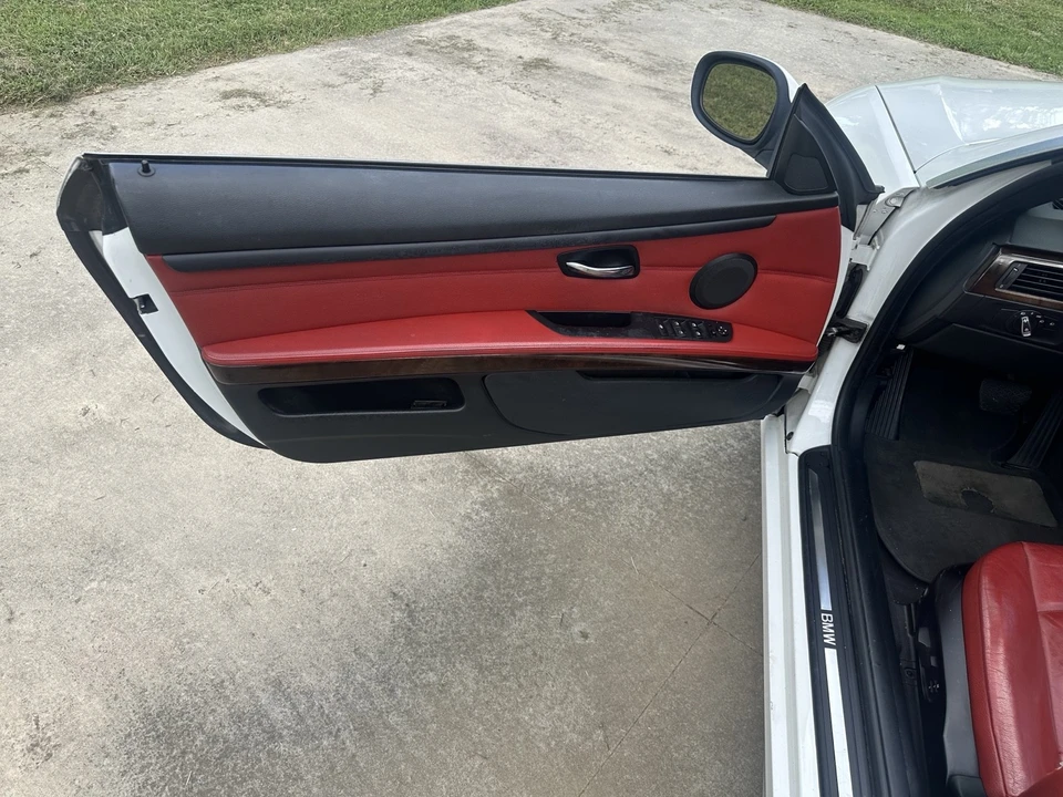 2011 BMW E90 3 Series Sedan - Image 13 of 14