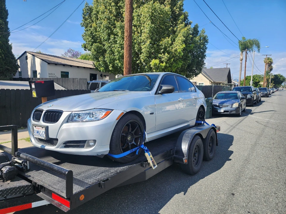 2011 BMW E90 3 Series Sedan - Image 2 of 9