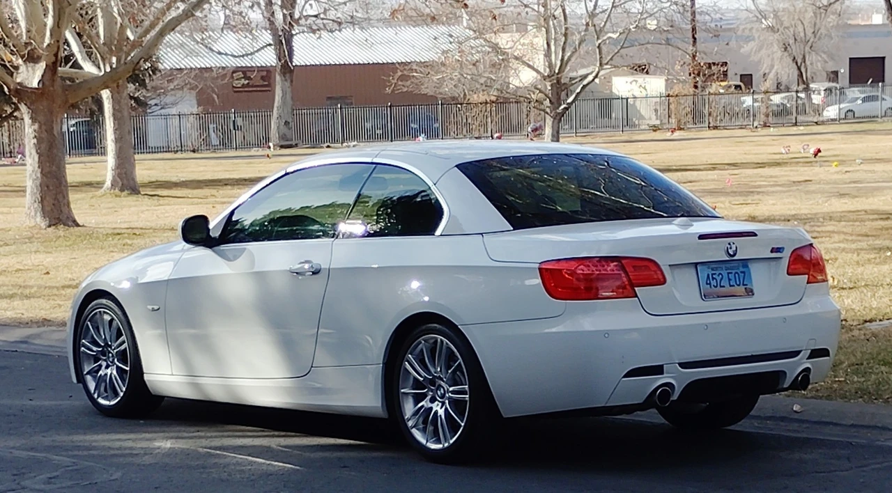 2011 BMW 3 Series - Image 16 of 20