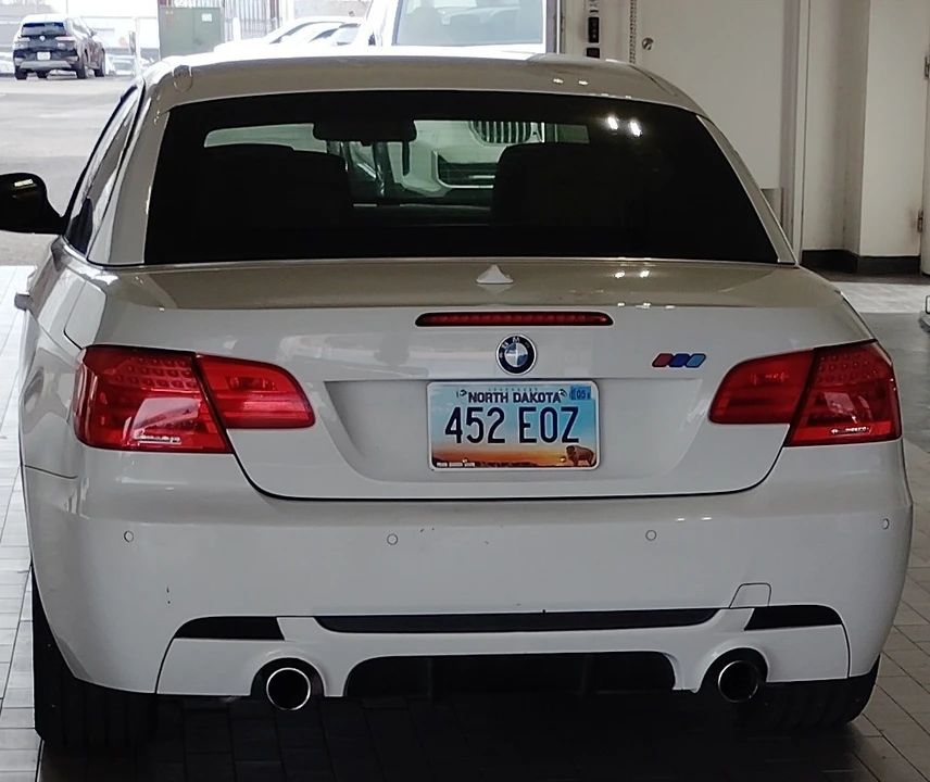 2011 BMW 3 Series - Image 15 of 20