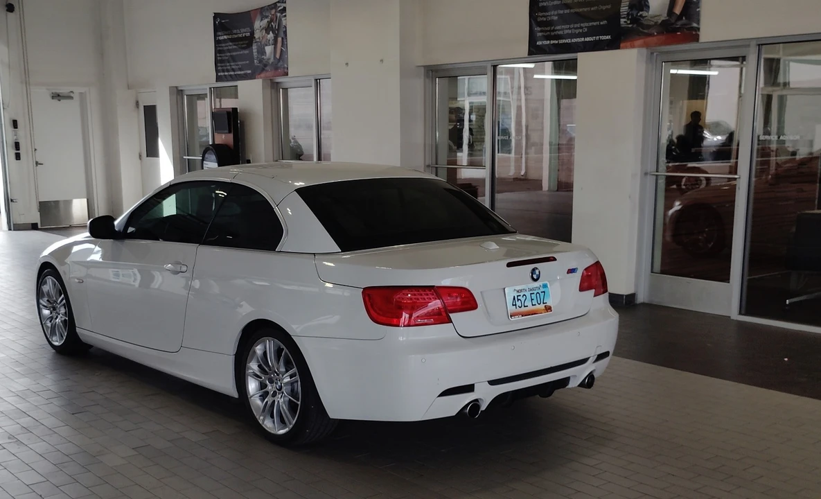 2011 BMW 3 Series - Image 19 of 20