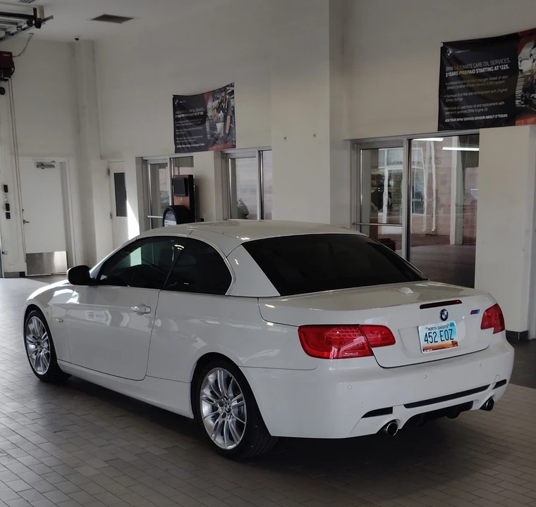 2011 BMW E90 3 Series Sedan - Image 8 of 19