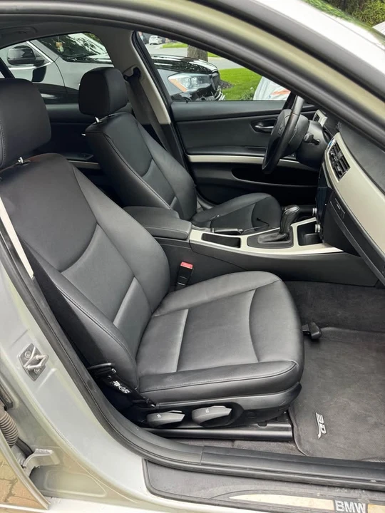 2011 BMW E90 3 Series Sedan - Image 11 of 17
