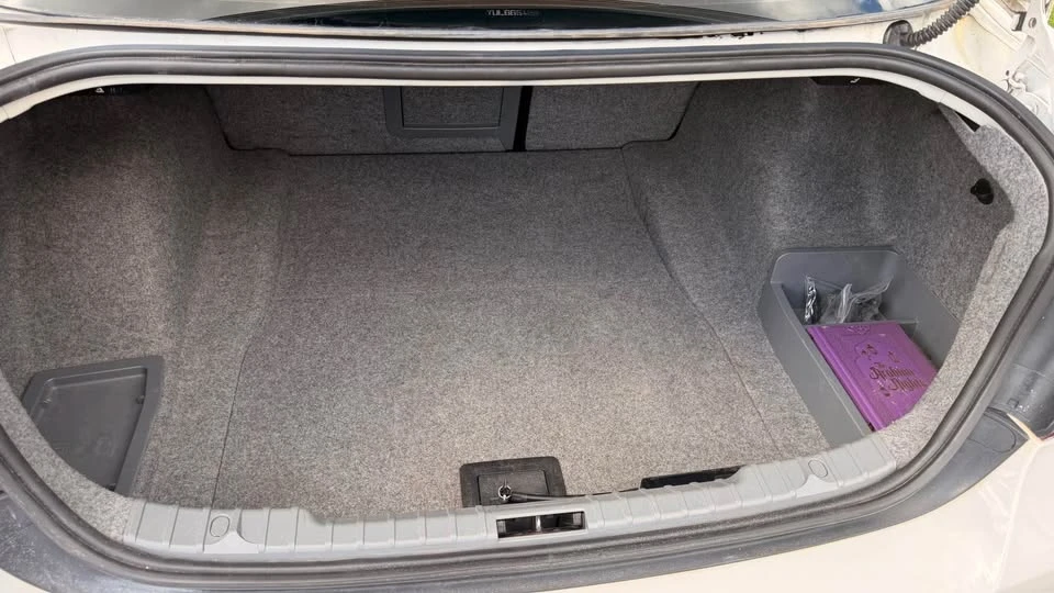 2011 BMW E90 3 Series Sedan - Image 12 of 13