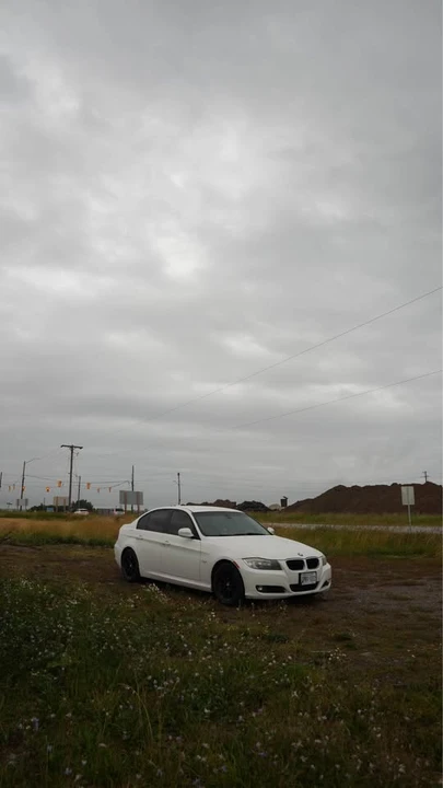 2011 BMW E90 3 Series Sedan - Image 3 of 6