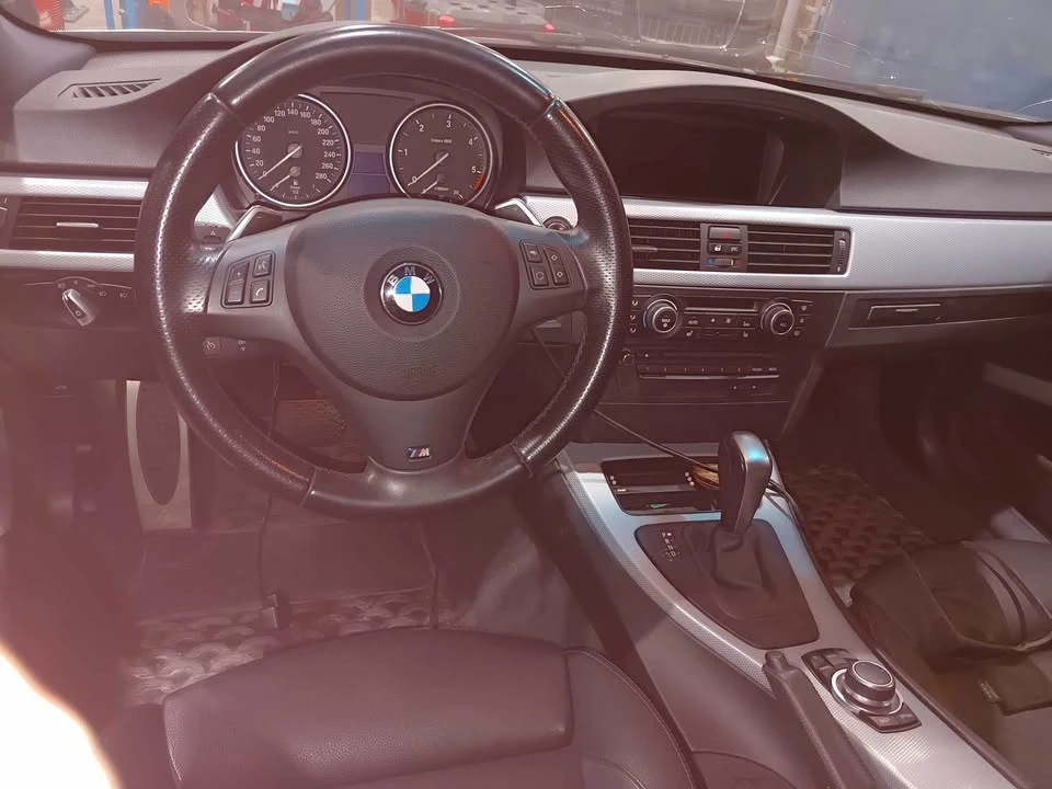 2011 BMW E90 3 Series Sedan - Image 7 of 8