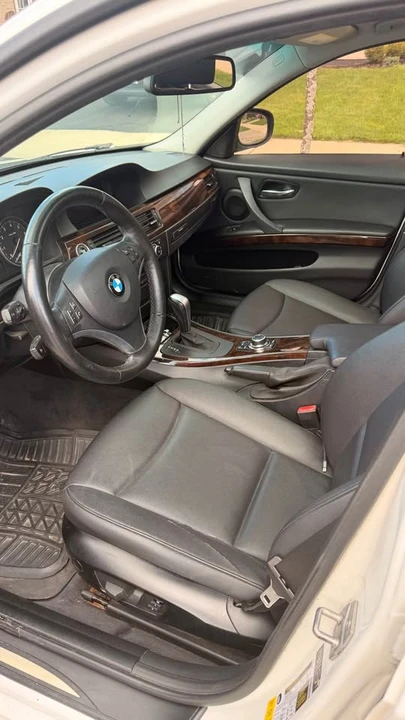 2011 BMW E90 3 Series Sedan - Image 7 of 13