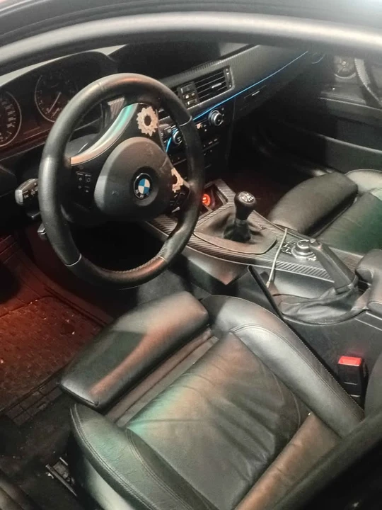 2011 BMW E90 3 Series Sedan - Image 3 of 4